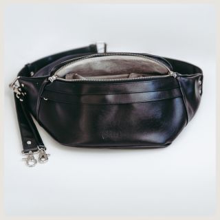 Jednoduchost, která funguje. ✓ #fotobrasna #minimalstyle #mojecabela #profotografy #czechbrand #citystyle #brno #nosimfotak